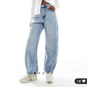 NWT ASOS Design Barrel Leg Jeans in Light Blue Size US 4
